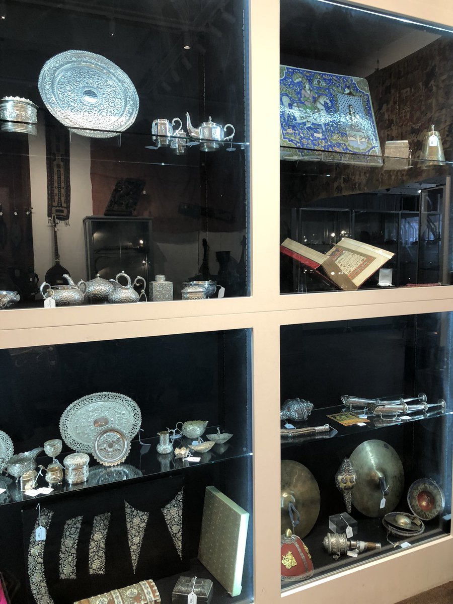 OlympiaAuctions's tweet photo. The Gallery is full of fascinating objects available to view until 7.30pm tonight. Don’t miss it. 

#asianworksofart #whatsonlondon #visitlondon #londonart #londonexhibitions #londonlife #london #dontmiss #auction #olympiaauctions https://t.co/vzQEx34FGp