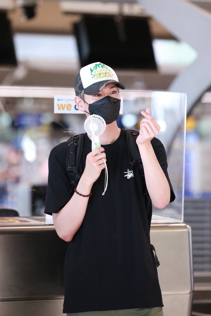 twosome_spot's tweet photo. 220509 🛫

 @GreatGuys_twt🥰  น้อนนนน น่ารักไม่ไหว 💓💓

#UIYEON #의연 
#GREATGUYS #멋진녀석들
#GREATGUYSinBKK https://t.co/mTmHQwdYt5