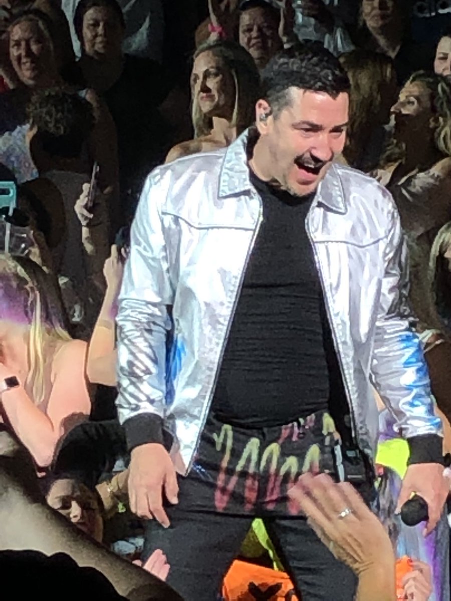 gatorgrl33's tweet photo. @NKOTB So many great @NKOTB memories with my ride or die @FL_girlie Looking forward to July! #bringinghappyback #MixtapeTour2022 https://t.co/JVikgAszn2