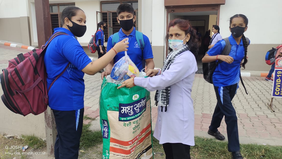 ShrutiT55576529's tweet photo. स्वच्छता की पहचान, बनाएगी भारत को औऱ महान।
#AzadiKaAmritMahotsav
#SwachhBharatMission
#GoGreenGoClean https://t.co/rcGWtwjemG