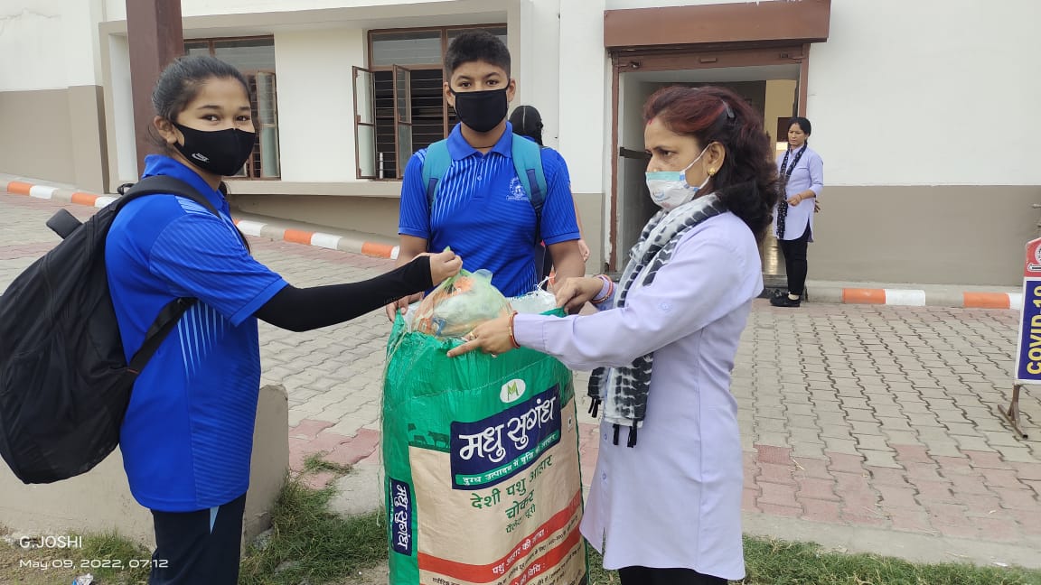 ShrutiT55576529's tweet photo. स्वच्छता की पहचान, बनाएगी भारत को औऱ महान।
#AzadiKaAmritMahotsav
#SwachhBharatMission
#GoGreenGoClean https://t.co/rcGWtwjemG