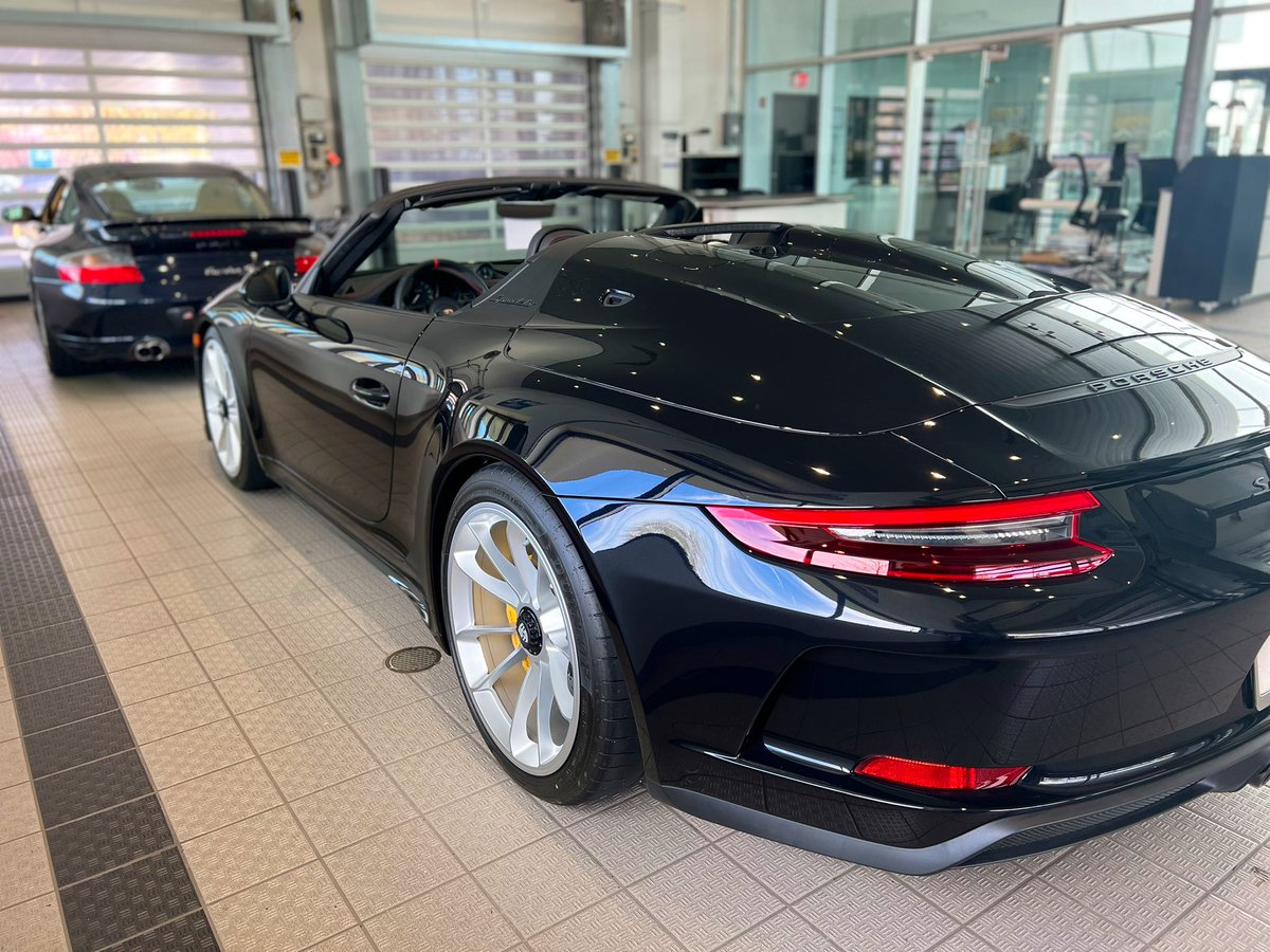 elchivo1112's tweet photo. 2019 911 speedster with 667 miles. MSRP at 220k now worth about 420k https://t.co/xenoX1Eb5T