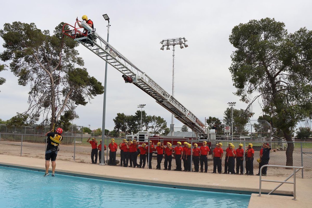 TucsonFireDept's tweet photo. POOL DAY π¦π Recruit Class 22-1 recently took a dip in the pool to learn proper swift water rescue techniques, vital to saving lives during our monsoon season π #TFD #swiftwaterrescue #firefighterintraining #recruitclass221 #TucsonFire #tucson https://t.co/HNpp68EBFK