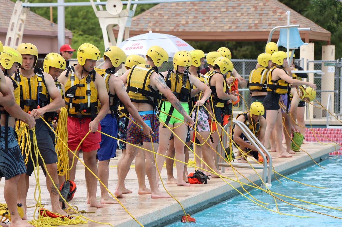TucsonFireDept's tweet photo. POOL DAY π¦π Recruit Class 22-1 recently took a dip in the pool to learn proper swift water rescue techniques, vital to saving lives during our monsoon season π #TFD #swiftwaterrescue #firefighterintraining #recruitclass221 #TucsonFire #tucson https://t.co/HNpp68EBFK