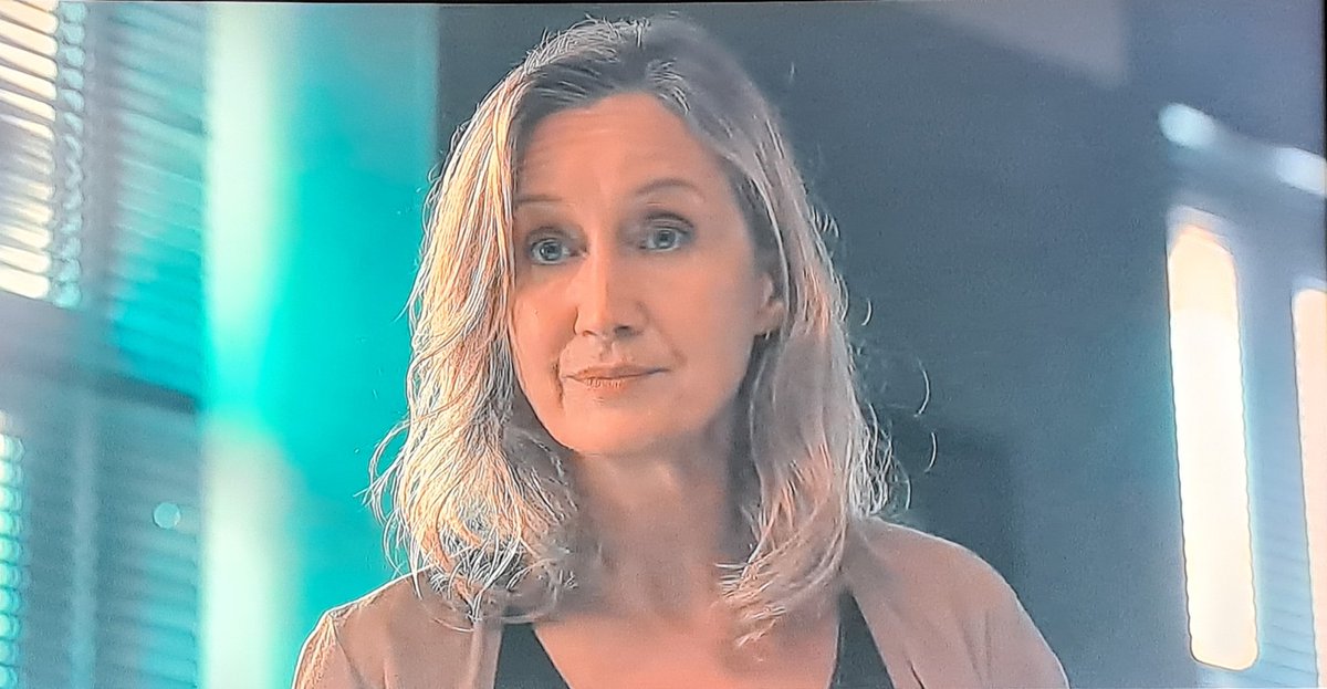 Sandrine2214's tweet photo. Envie de passer un excellent mardi après-midi en compagnie de @cathmarchal_off 💜
Rdv dès 15h45 avec "BRONX" sur #OcsMax
Puis à 19h10 avec "Diamant 13" sur la chaîne #Action
2 très grands films à voir ou revoir avec grand plaisir 🤩❤️ https://t.co/ZRELRrMqJn