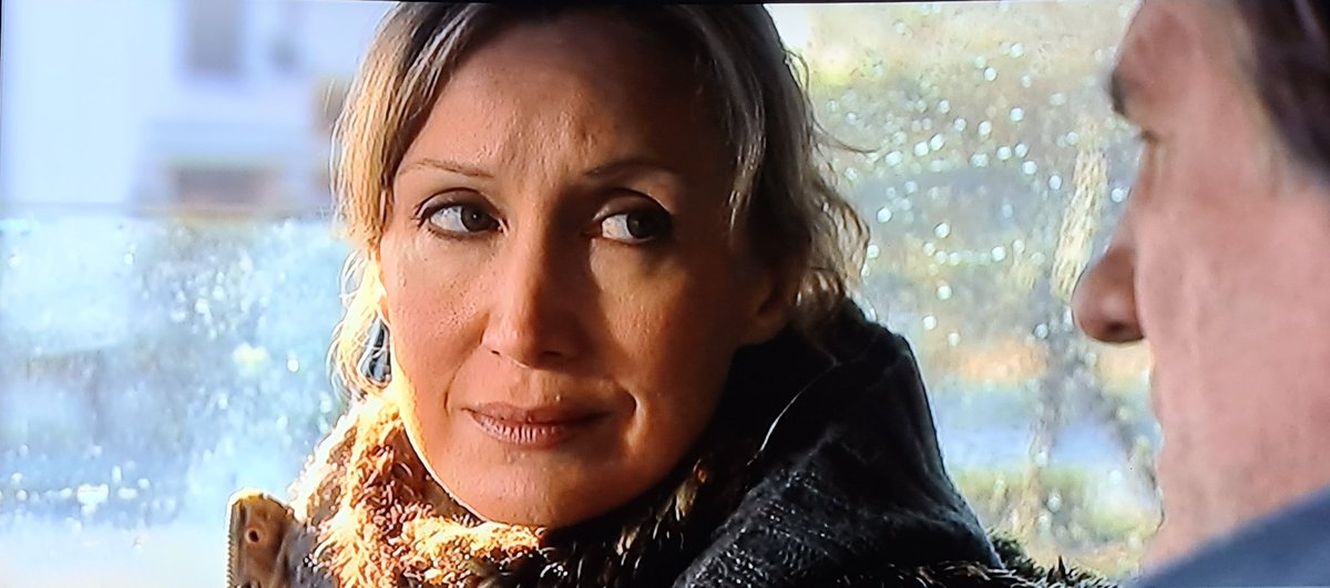 Sandrine2214's tweet photo. Envie de passer un excellent mardi après-midi en compagnie de @cathmarchal_off 💜
Rdv dès 15h45 avec "BRONX" sur #OcsMax
Puis à 19h10 avec "Diamant 13" sur la chaîne #Action
2 très grands films à voir ou revoir avec grand plaisir 🤩❤️ https://t.co/ZRELRrMqJn