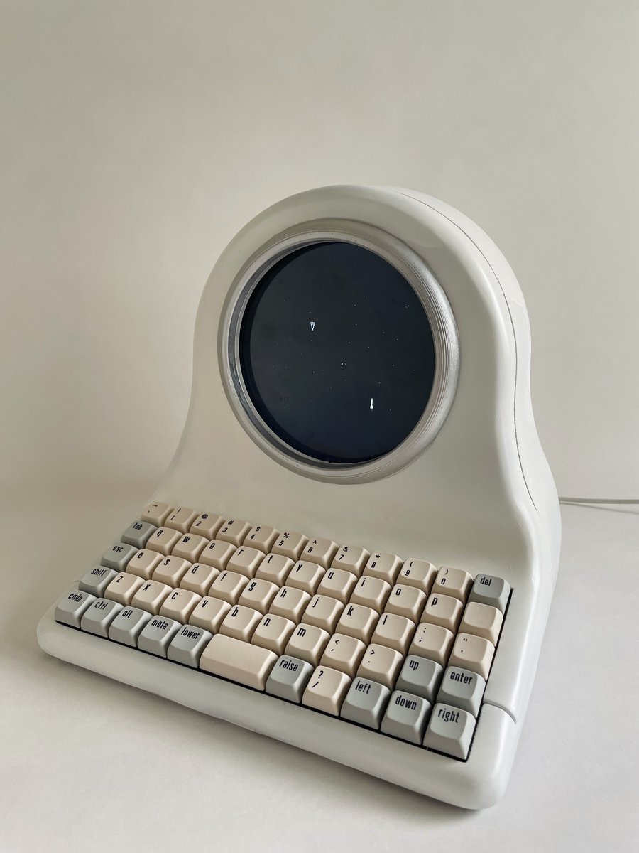 penk's tweet image. I've always wanted a terminal with a round screen, with @FrameworkPuter Mainboard and its 2D drawing released, I finally had the chance to build one. And yes, it runs Spacewar! :-)
Fully open sourced 👉 github.com/penk/Mainboard…