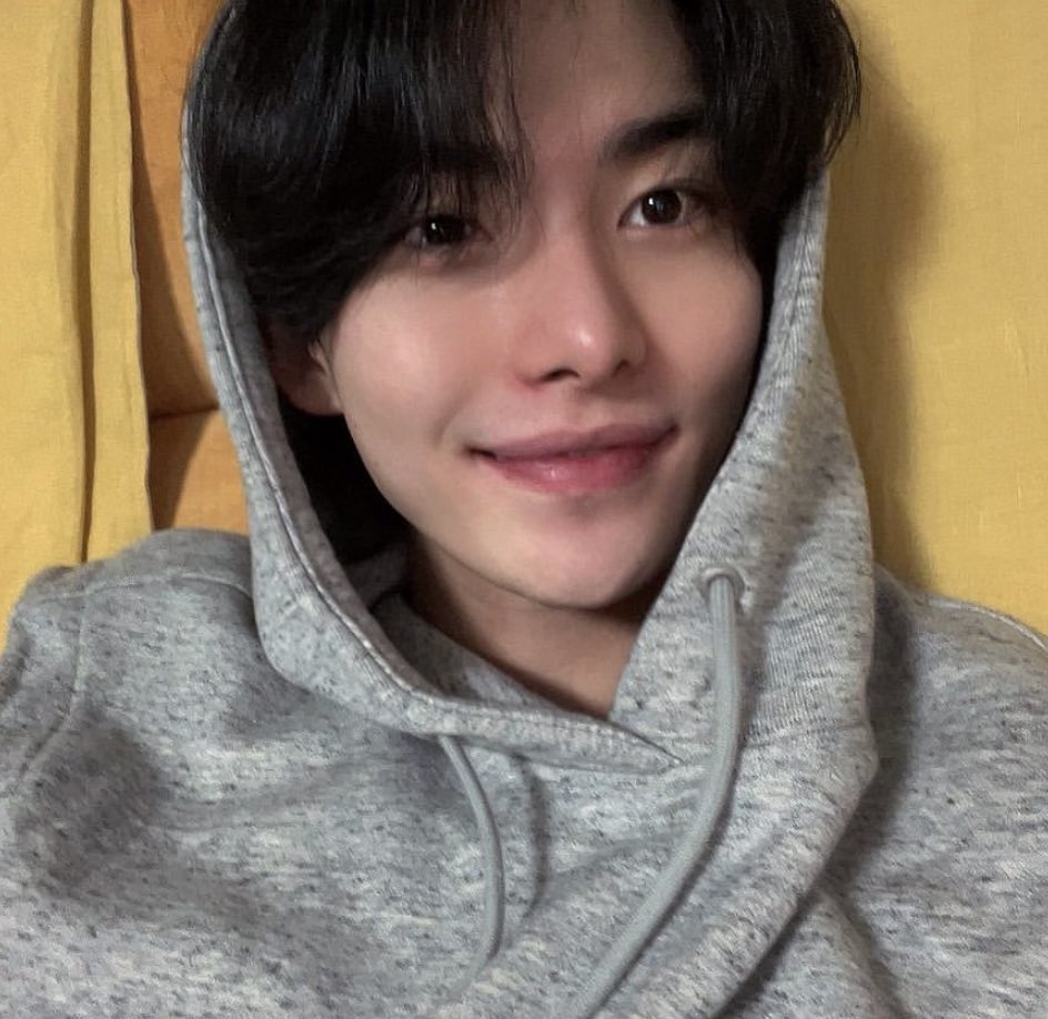 hyunjunily's tweet photo. pretty barefaced hyunjunie🥺 https://t.co/uw8HDsIW2m