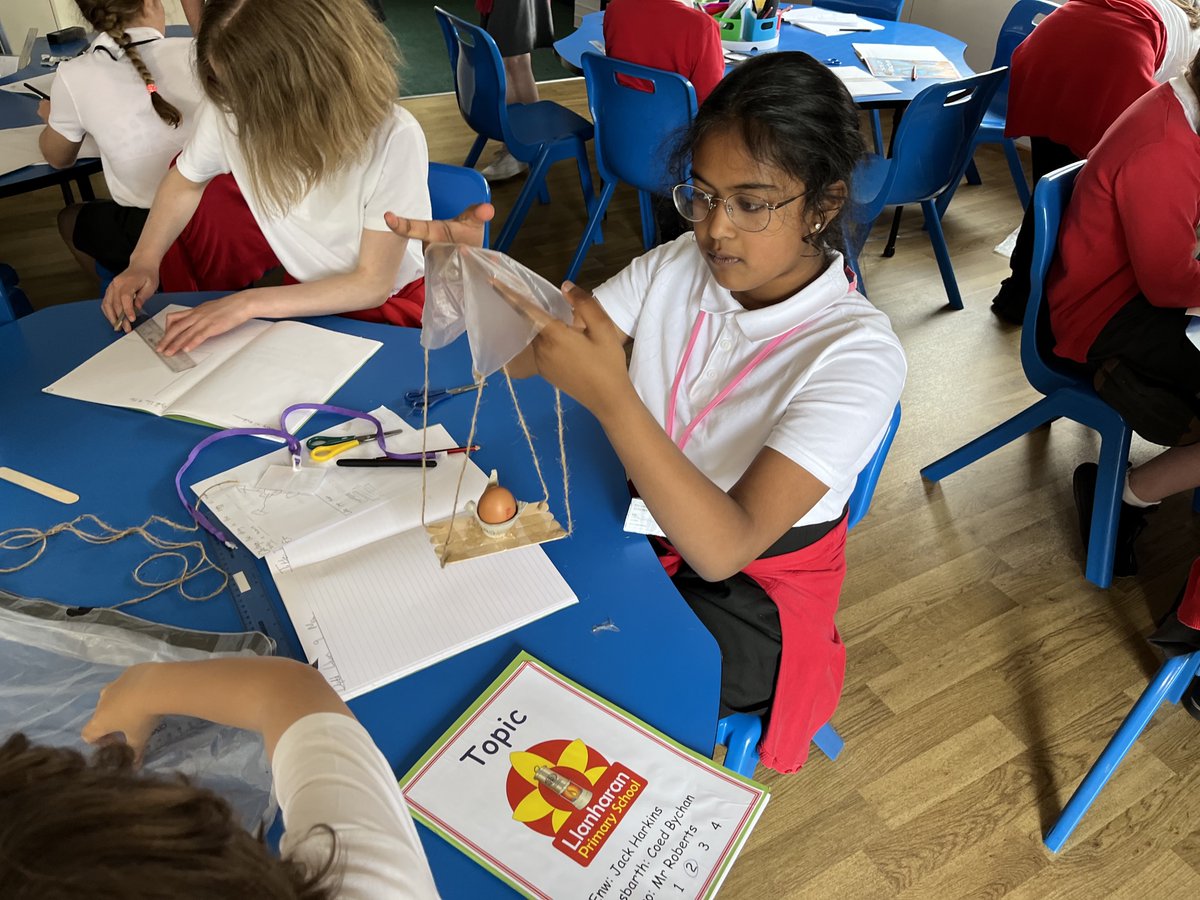 lps140club's tweet photo. This afternoon we made our parachutes and tested them out with eggs. Cracking fun! @Cornerstonesedu #screammachine https://t.co/tgrt6tgEA1