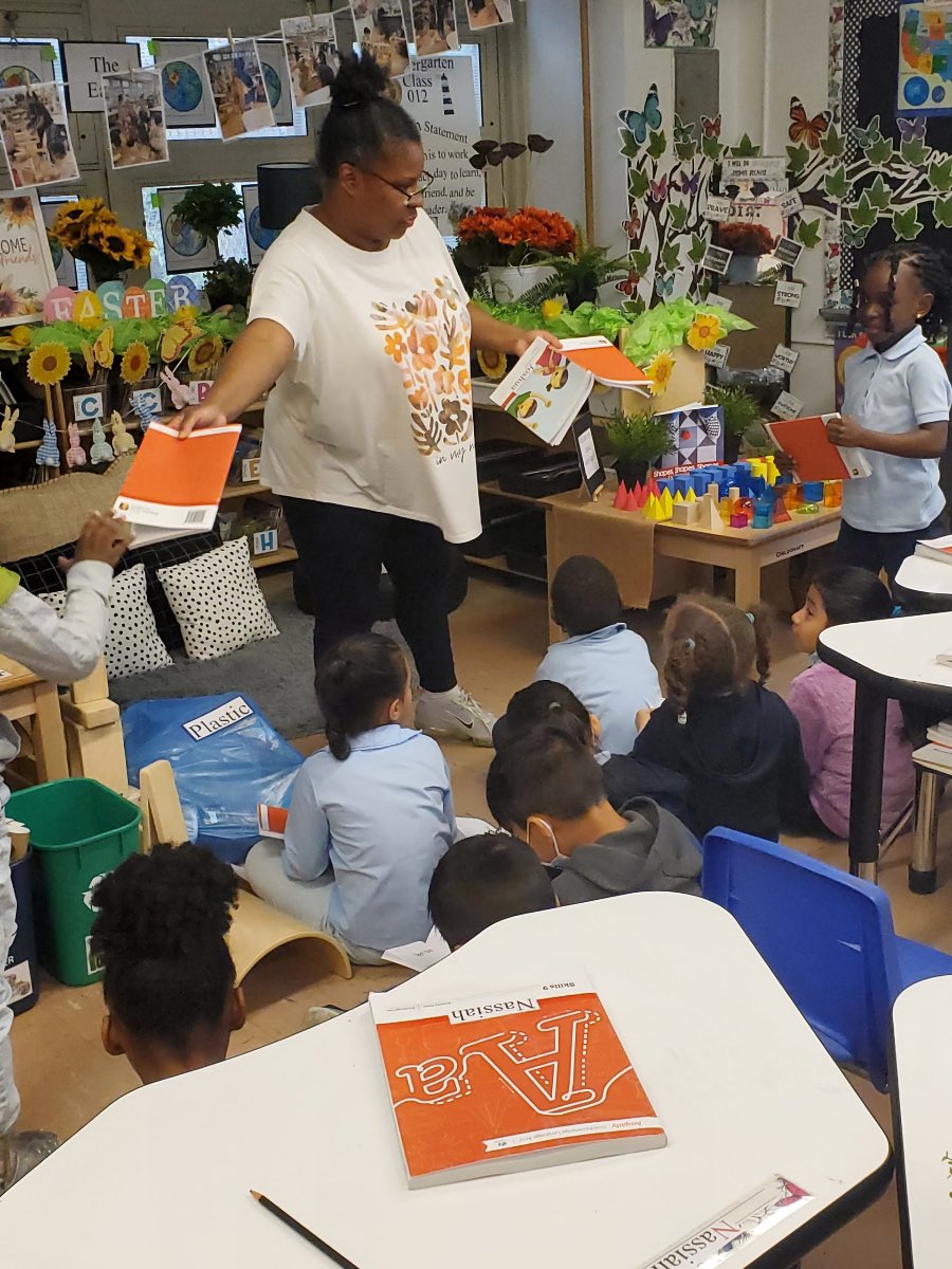 NYCTCP's tweet photo. Teacher Leader Dr. Janice Burch from PS 01 @Csd7Bx #Bronx kindergarten students as they lead with agency, confidence, &amp; efficacy.  It is clear that these scholars are becoming lifelong learners and leaders! @Perdoxfuturejp @UFTTchrCENTER @NycLearning https://t.co/VuR72el8Yi