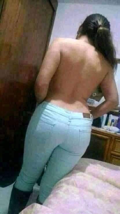 ختي حبيبتي تبدل قدامي