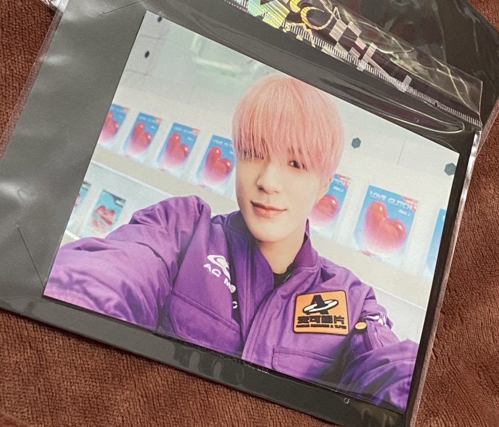 Plspch's tweet photo. pls rt 🥺🎀

[ พร้อมส่ง free shipping ]

Glitch arcade center pop-up store md

: postcard เจโน่ 255฿ (ยังไม่แกะ) 

#ตลาดนัดnct #ตลาดนัดnctdream https://t.co/TfsLAgNsvg
