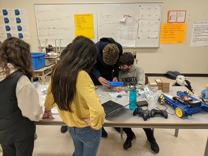 orr_daniel's tweet photo. #robotique @FTCTeams à #TOOU! Nos dragons sont bien engagés! @TorontoOuest https://t.co/6icJl5YPrz