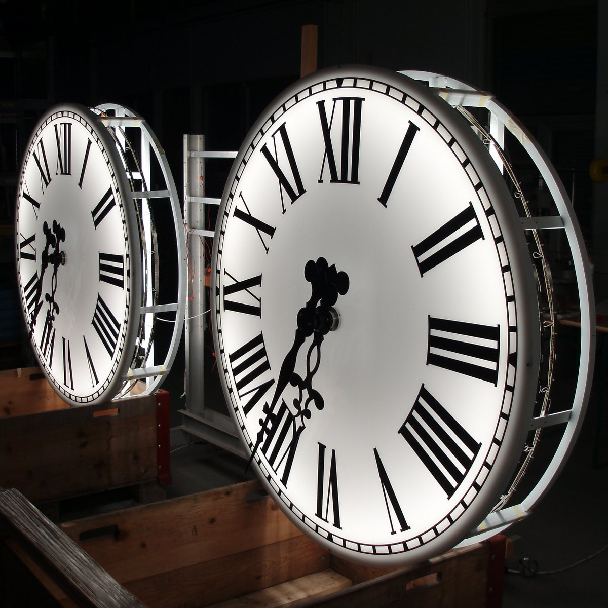 MOBATIME's tweet image. Peek from Production | ready to ship 

#clock #time #towerclock #facadeclock #production #mobatime
