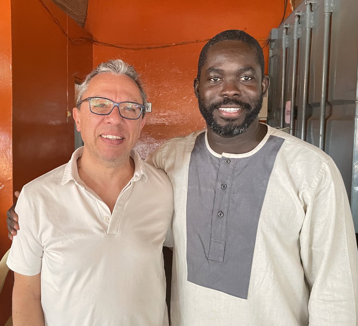 debarros_miguel's tweet photo. Com alegria dou boas-vindas ao Mário Laginha (pianista e compositor🇵🇹) &amp; Tcheka (cantor, compositor e guitarrista 🇨🇻), dois nomes que cruzam estilos como jazz e batuque. Celebram a música enquanto fundamento da partilha, através de melodias da alma numa atuação inédita em Bissau. https://t.co/yt5SDPftai