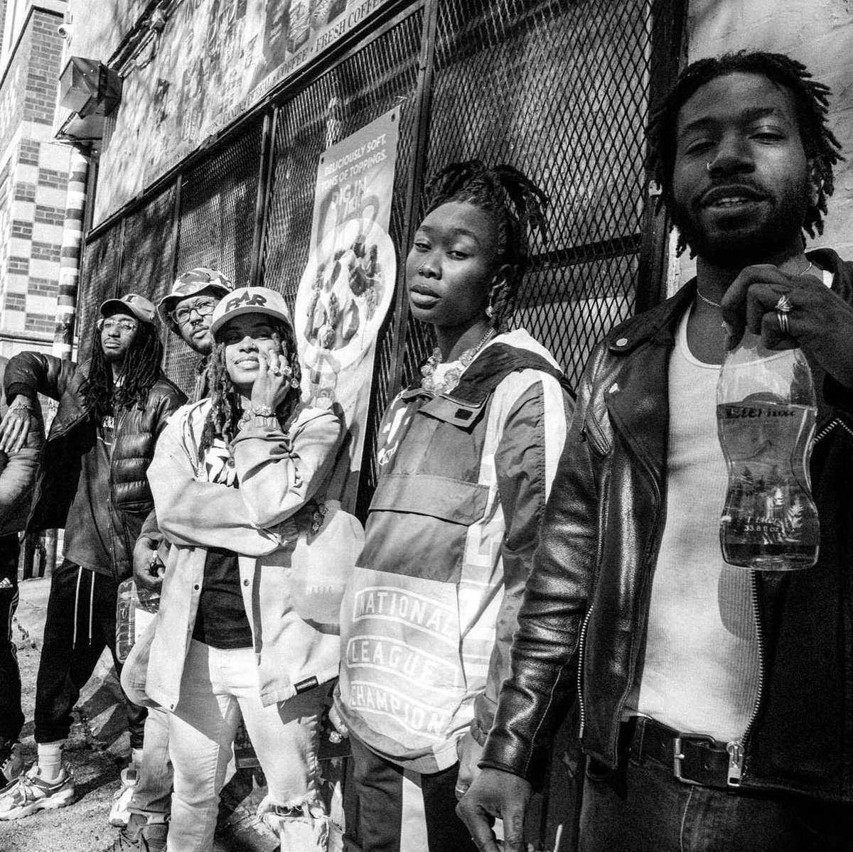 thought_poet77's tweet photo. The art of #DreamTrapping/Whole Lotta Seedz/The growth of #FarmerCrownz
#ThoughtPoetsOpinion #defundCPD
#unsocialaes #WeKeepUsSafe #ChicagoWithoutPolice #ThoughtPoet #wholelottaseedz #dirtyteeveryday #protectblackwomen #SadBoyEnergy #EnglewoodRising https://t.co/hEPWAtoxjg