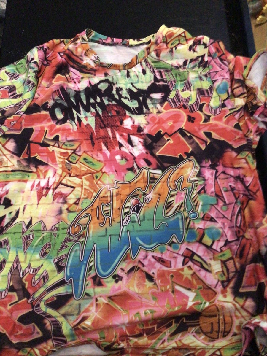 cyres_textiles's tweet photo. I’m so happy when students show me their textile projects that they’vedone outside school. I’m blown away by this top made by Kai in 8LH. A huge amount of skill shown and a unique and fabulous piece of fashion created. @CyresYr8 @MrsHilltoutArt #futuredesigner #fashion #textiles https://t.co/44CLujJR0Q