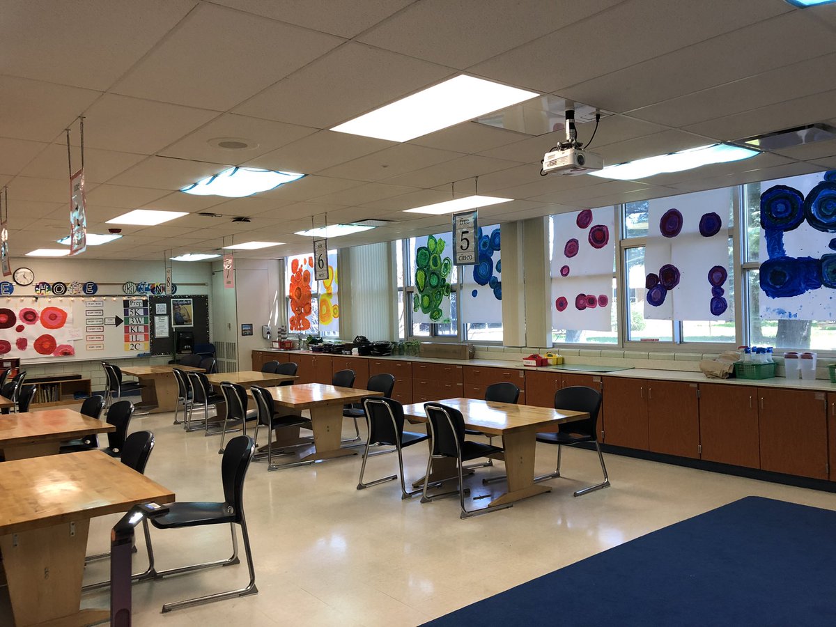 AndersonArtists's tweet photo. Third graders started a BIG collaborative mural today that will welcome students back in September. Students are painting concentric circles in tints &amp; tones of the rainbow. Any guesses what the end result will be? #yes2tps #tpsand1 https://t.co/IcRNLofMBF