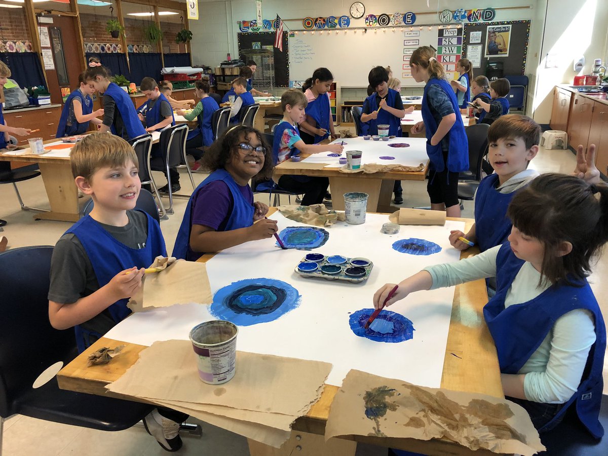AndersonArtists's tweet photo. Third graders started a BIG collaborative mural today that will welcome students back in September. Students are painting concentric circles in tints &amp; tones of the rainbow. Any guesses what the end result will be? #yes2tps #tpsand1 https://t.co/IcRNLofMBF