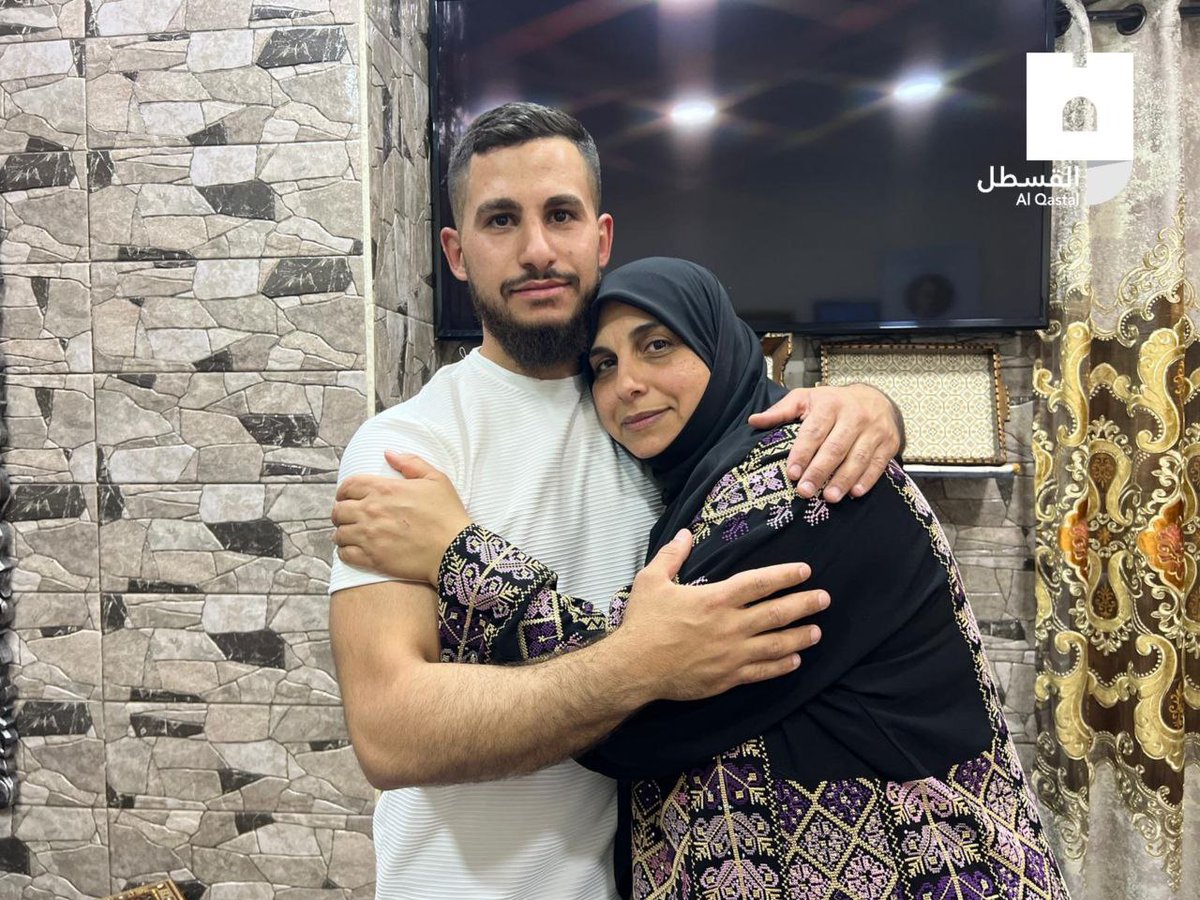 save_silwan's tweet photo. Freedom is a blessing. Today Hamza Al Abbasi enjoyed the presence of his parents by his side. It's the dream of each Palestinian prisoner, the dream of each Palestinian mother or father. Occupation want to destroy families but we remain stronger in front of all their violations. https://t.co/sKg0tu4fok