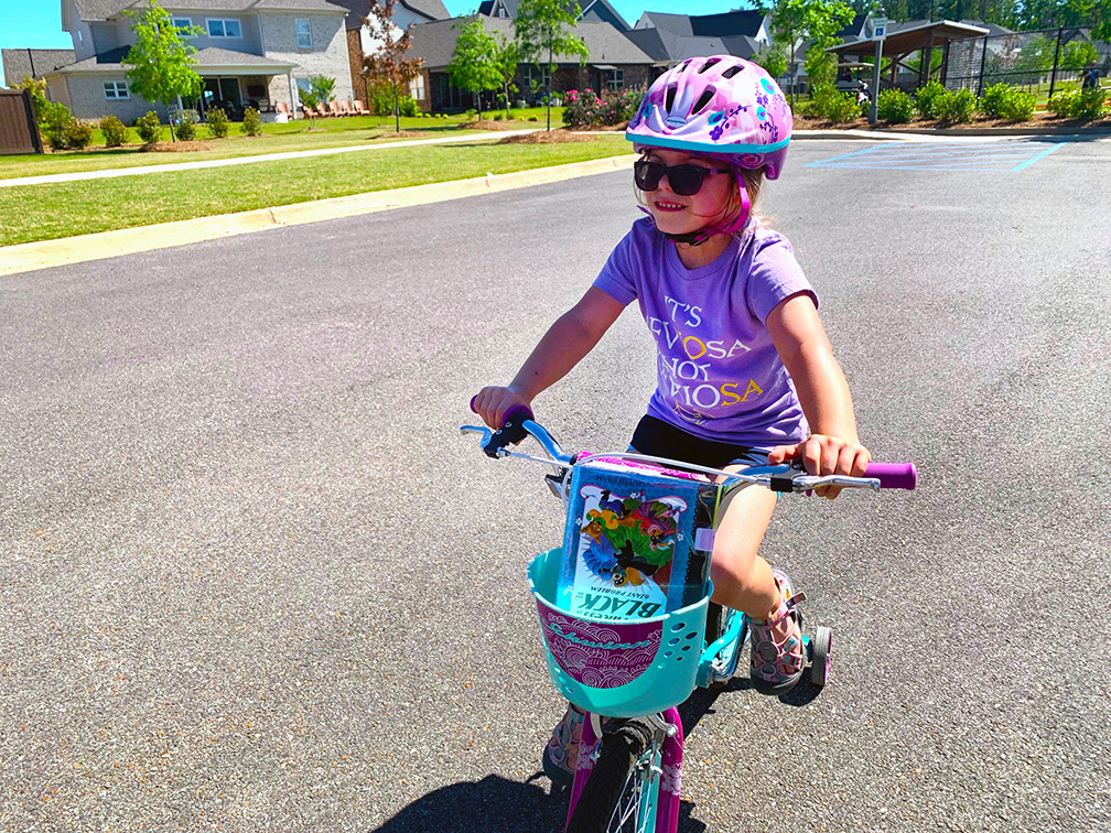 ChildrensAL's tweet image. We're celebrating Safe Kids Week. New on the blog - Safety expert Julie Farmer talks about teaching your kids bicycle safety and what to look when purchasing a helmet. bit.ly/2SybVu5 #SafeKidsWeek