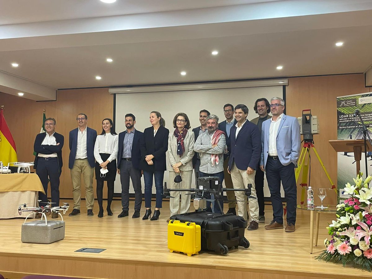 Proyectos Obra Civil Ave María San Cristóbal (@obracivil_amgr) on Twitter photo El pasado viernes tuvo lugar la inauguración del proyecto LIDAR XXI. El proyecto está patrocinado por <a href="/caixabank/">CaixaBank</a> representada por <a href="/evaguado/">eva aguado</a> y @fpempresa. Asistieron al acto la Delegada de Educación <a href="/anaberrocal/">Ana Berrocal</a>, Jose Mª Martín Civantos de @Memolab de @canalugr y <a href="/efaelsoto/">EFA El Soto</a> El pasado viernes tuvo lugar la inauguración del proyecto LIDAR XXI. El proyecto está patrocinado por <a href="/caixabank/">CaixaBank</a> representada por <a href="/evaguado/">eva aguado</a> y @fpempresa. Asistieron al acto la Delegada de Educación <a href="/anaberrocal/">Ana Berrocal</a>, Jose Mª Martín Civantos de @Memolab de @canalugr y <a href="/efaelsoto/">EFA El Soto</a>
