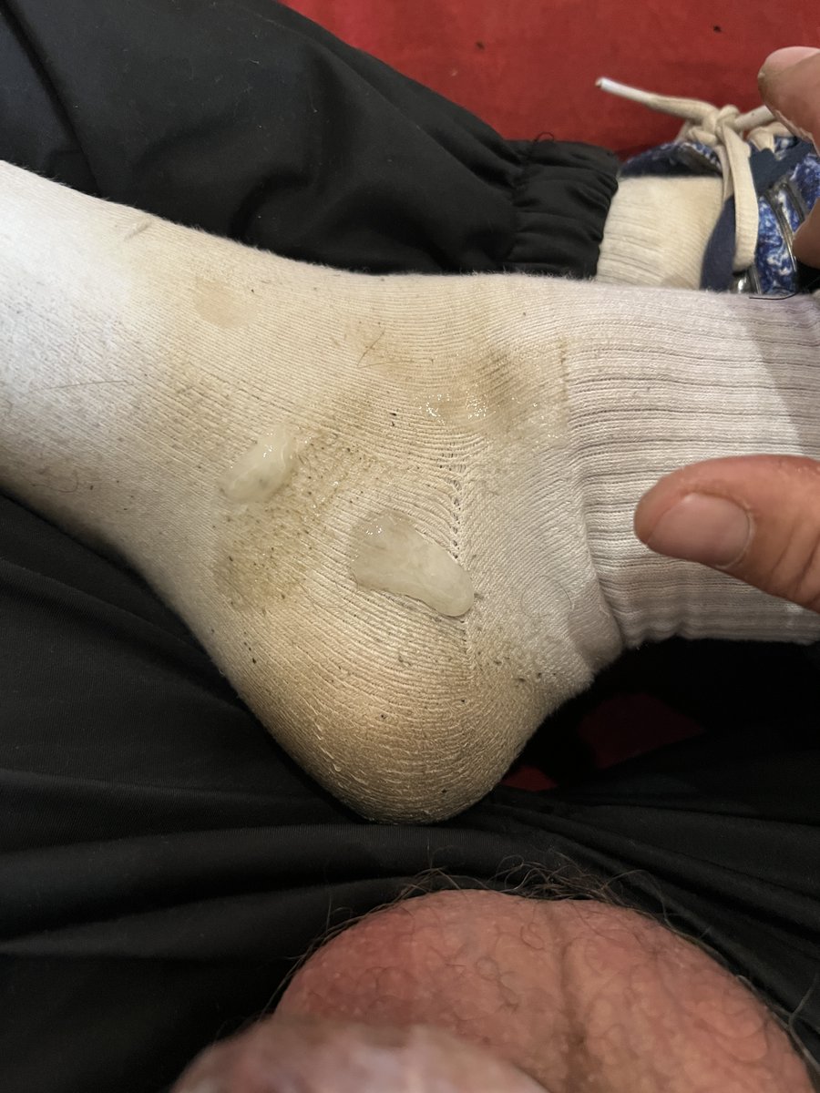 DjefMastersnake's tweet photo. droite et gauche ! #cum #masterkiffeur #socks #smell https://t.co/iGoqfho4H0
