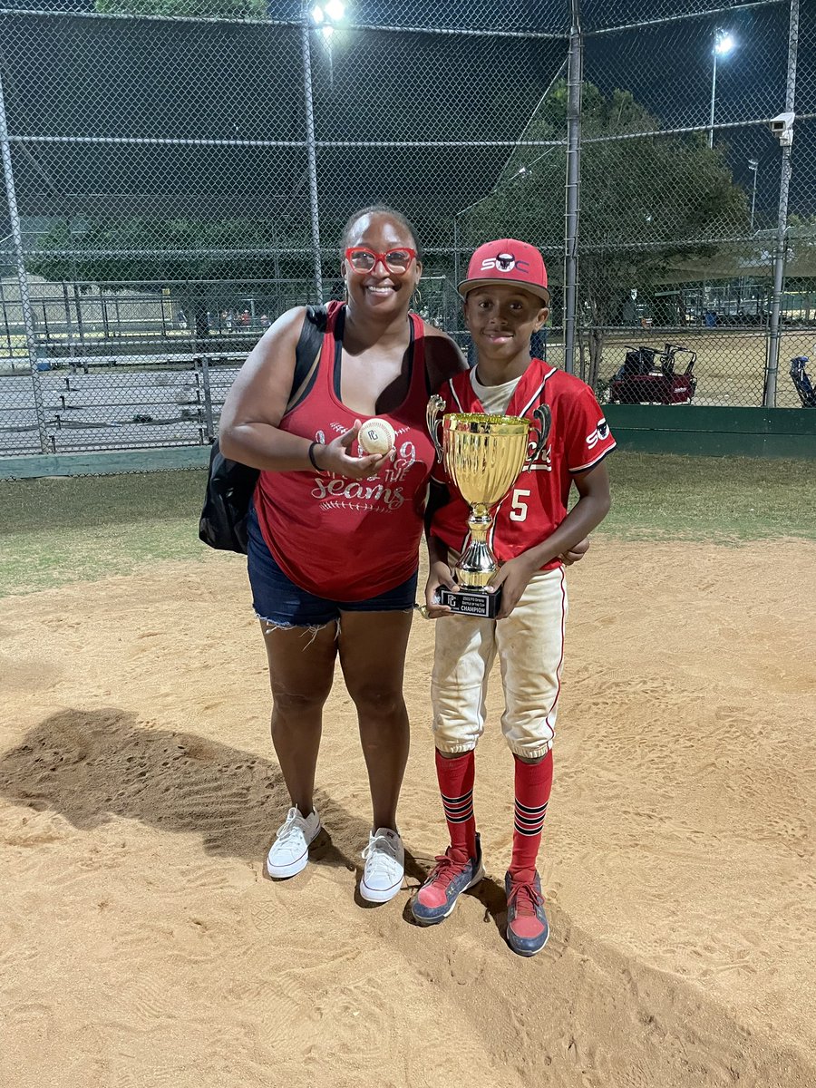 LagwayJamal's tweet image. My mom is one of a kind always putting me and my brother first. I told he that I was going to give her my championship ring when we win it for Mother’s Day if it had pink on it lol. Well we won but the ring had not pink on it so maybe next year. Love you mom!!