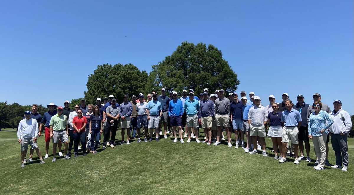 DevelopPDS's tweet photo. Alumni Eye! Amazing ⁦@pdsalumni⁩ turnout today for the #PDGA Alumni Classic #AlwaysACharger https://t.co/fkFkQbWW2P