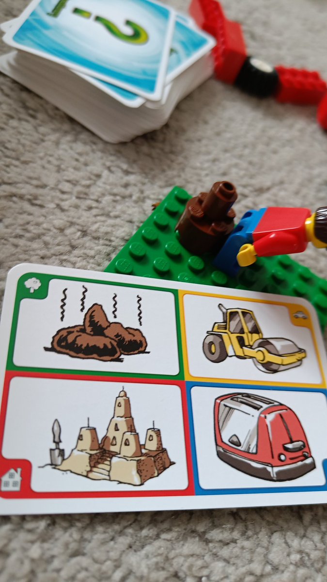 TFettz's tweet photo. Playing @LEGO_Group Creationary with the wee un. He guessed this correctly 😂 https://t.co/tZDKgq8NZG