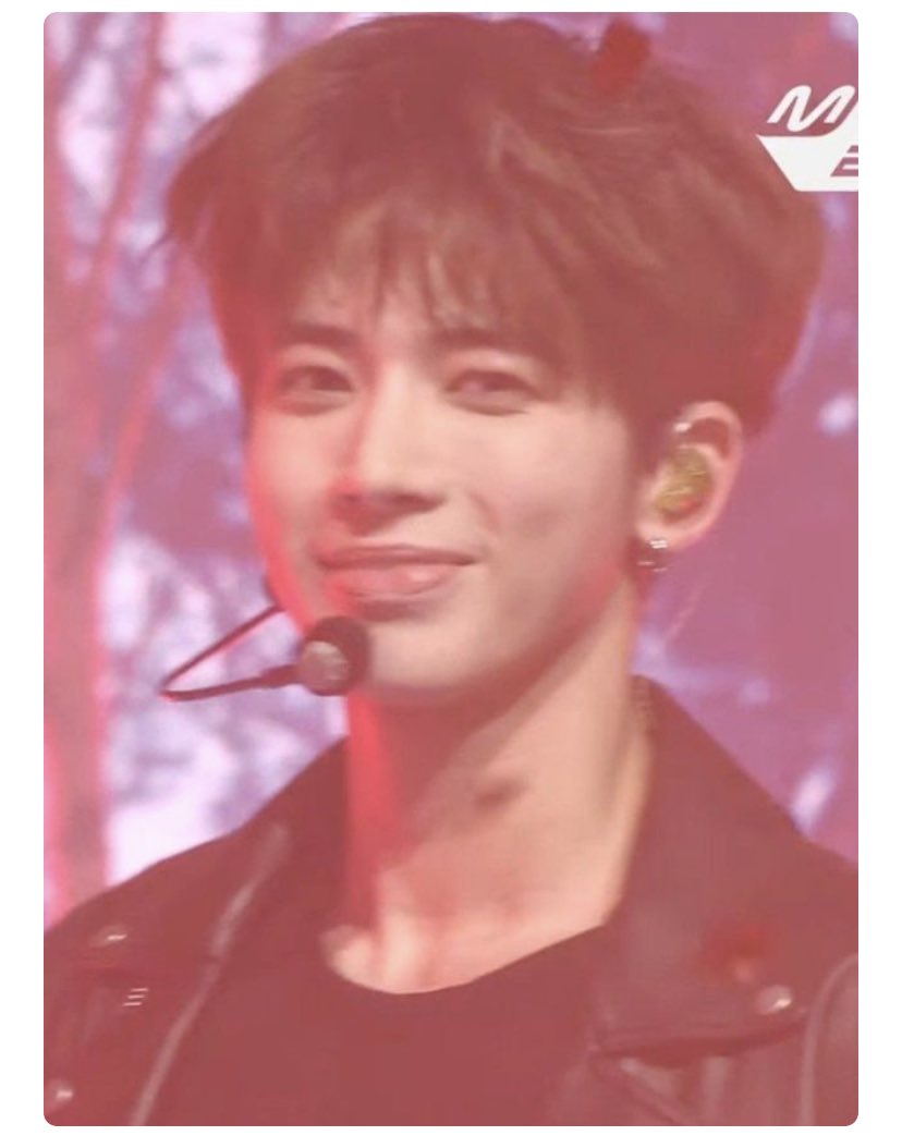 TXTMexico_'s tweet photo. [Weverse✎] #투모로우바이투게더 #TXT @TXT_members #TAEHYUN #TXT_태현

OP: miren al bebé sonriendo apenas terminó la presentación... es muy adorable 🥺
🐿: por favor denle mucho amor
🐿: ¿¿¿Esto es de la fancam??? Lo subieron muy rápido..

©translatingtxt
–☁️ https://t.co/CDysNfwirD