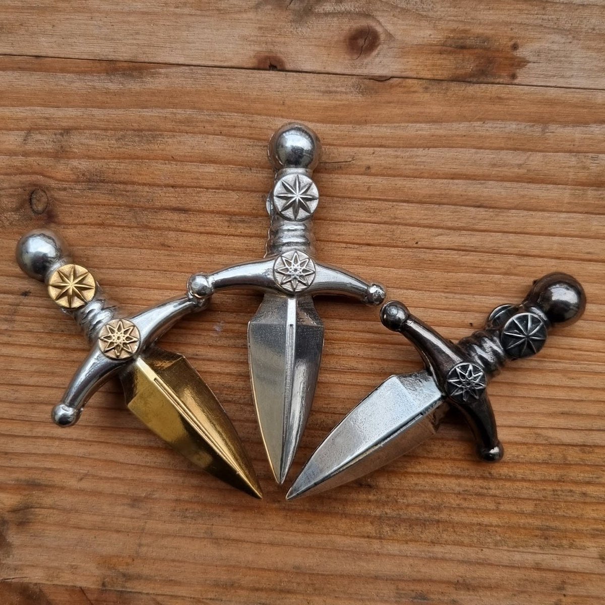 3d_christoph's tweet photo. Ich freue mich, den jüngsten Neuzugang in meinem #etsy-Shop vorzustellen: Dolch der Leidenschaft 2. Silver 925,Mystik - ein einzigartiges Stück Ewigkeit. Phurpa-Symbol der Himalayaregion inspiriert. https://t.co/JxqHyhp0TJ #manner #gothic #messing #fantasyscifi #silber https://t.co/Q3DNW6vrLo