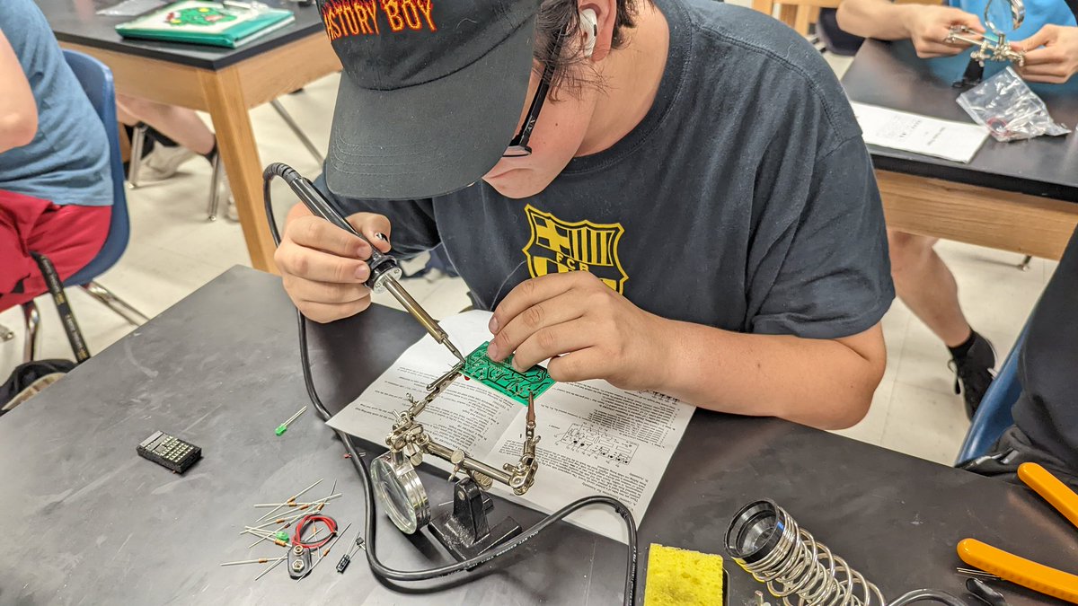 nhs_dotson's tweet photo. Ms. Holstein's Engineering class is hands-on with circuit boards today. Tricking rocks to think is harder than it looks! #nhsLionPride #pltw https://t.co/THEI8CEFi7