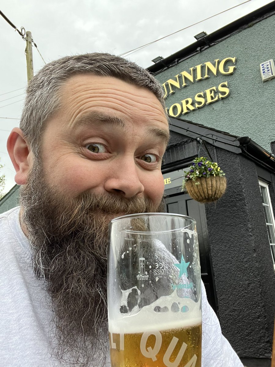 Hey <a href="/PaulHeatonSolo/">Paul Heaton</a> I couldn’t get to one of the pubs with free ale..
But #HappyBirthday anyway man 🤝
#TheRunningHorses #Lydiate 🍻