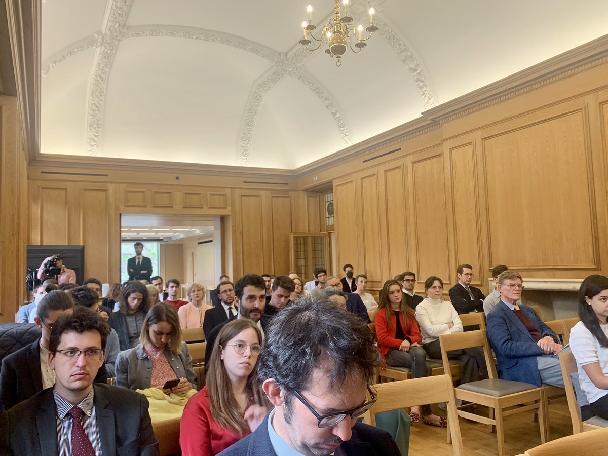ItalyinUK's tweet photo. On this special day, a special occasion: @AmbTrombetta discussing with Lord Patten, Chancellor of @UniofOxford, on the role of diplomacy in times of crisis - grateful to @OUItaSoc @intesasanpaolo for setting up such a relevant debate on #EuropeDay2022 and to all those attending! https://t.co/hIbzqRCVaQ