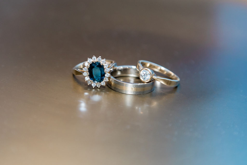 💍This ring set is so elegant, yet simple! #WeddingRings
📸 #MonicaInglotPhotography
Share your #engagementring with us in the comments.