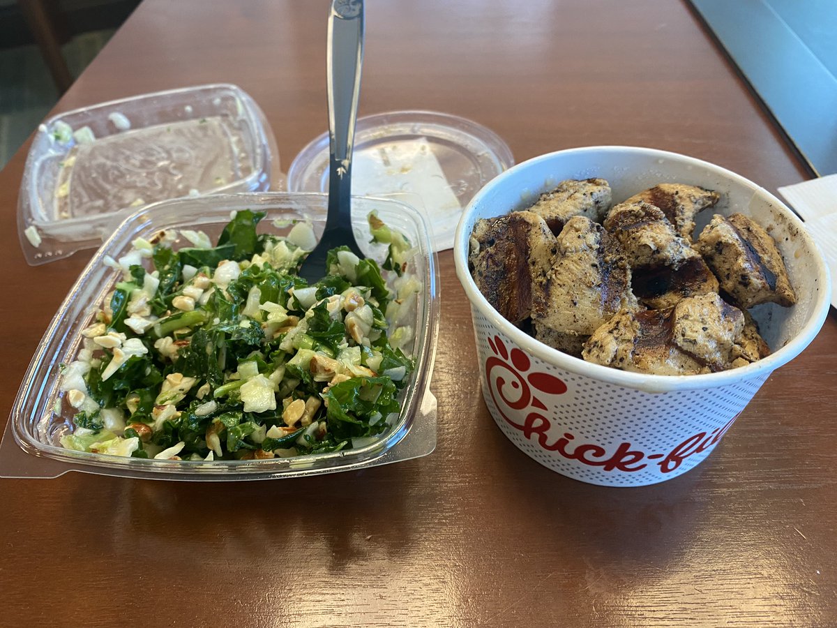 Pwilliamson24's tweet photo. Looking for a quick, healthy, high-protein lunch? Grilled nuggets w/ the kale crunch side from Chick-Fil-A. Been a go-to for me lately. https://t.co/TgqvPcuart