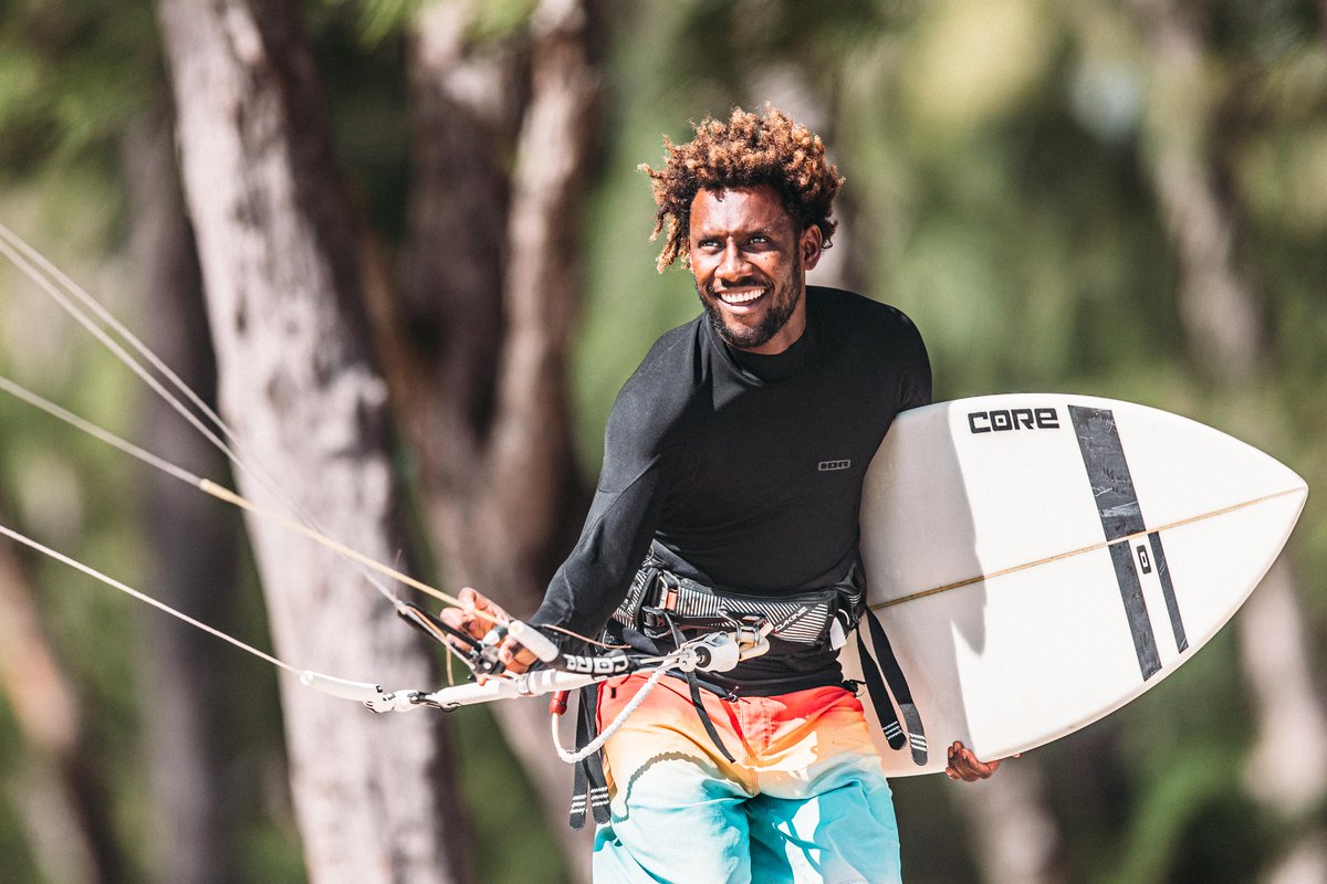 corewatersport's tweet photo. @mauritius_with_bart ready to smash some waves with his Ripper... One Eye, look out 💥
#GOKITING

📷 @los_julios
📍 Mauritius

#corekites #ripper4 #kitesurfing #kiteboarding #kitelife #mauritius #freestyle #shredding https://t.co/pbtWzbXUeM