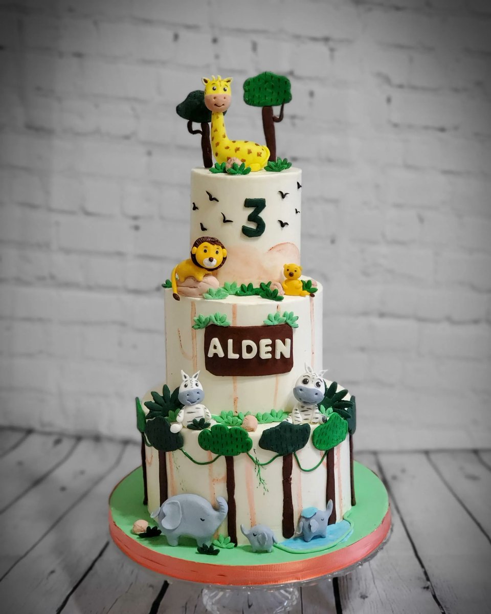 bakestreetapp's tweet photo. Who doesn't like safari and animals who thrive in grasslands or savannas. Safari cake for Alden's birthday party.
#bakestreetapp #isitcake #safaricake #animalcake https://t.co/q0uijLW66D