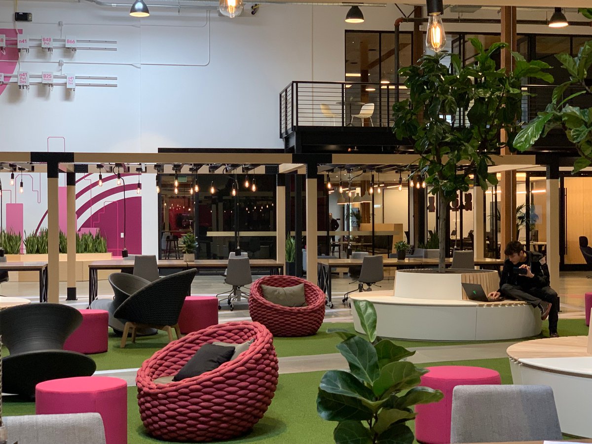 TMobileAccel's tweet image. 3/3: Really digging the cool space @TechExperience #5GHub for developers to ideate and test AR technology. It’s a 5G sandbox for tech developers! Come innovate with us.
#techdevelopers #AR #5G