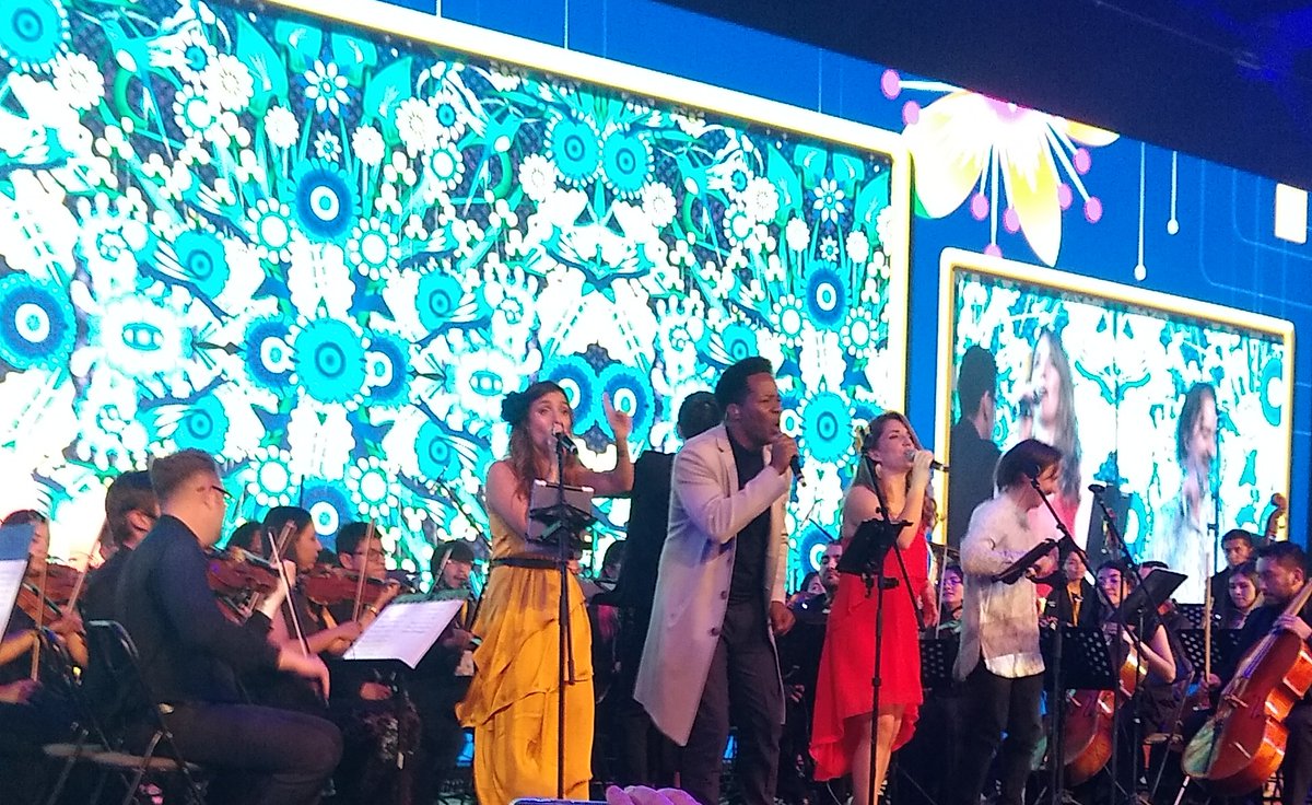 juanmapapel's tweet photo. What a wonderful experience we had with @thejaredbush and #Encanto last friday here in Colombia, thanks for coming! #bogotasiggraph #col40 https://t.co/c9IS1akS2I