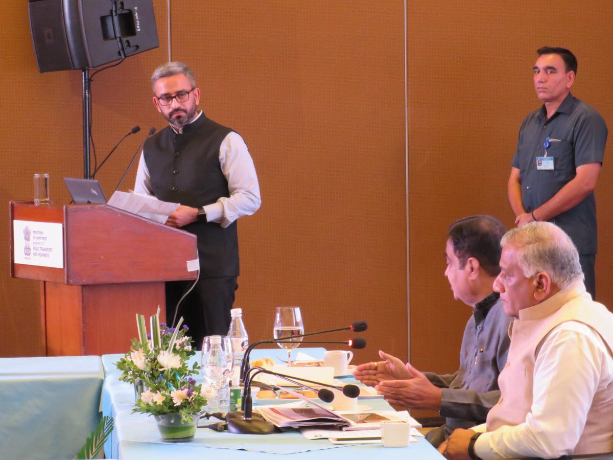 piyushtewarii's tweet photo. Today we at @savelifeindia made a detailed presentation to Hon Ministers Sh @nitin_gadkari and Sh @Gen_VKSingh on the engineering issues leading to road crashes and deaths across India. The findings come from our #ZeroFatalityCorridor program currently being (1/4) https://t.co/6Cfu8gYqtM