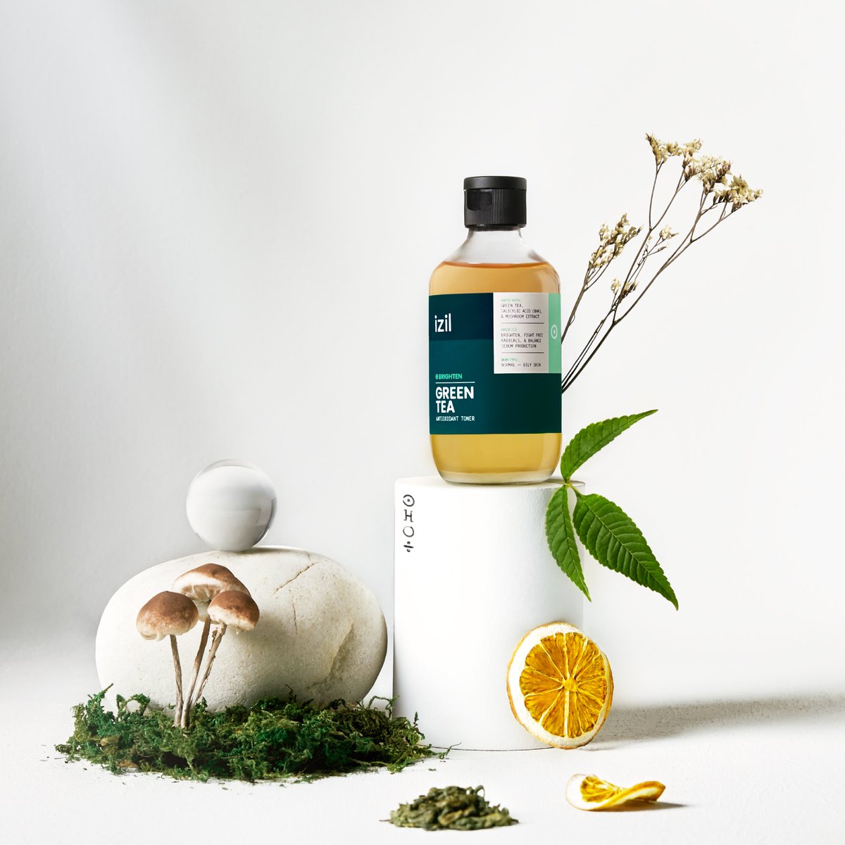 مصنوع من الشاي الأخضر ومستخلص الفطر وحمض الساليسيليك - يعمل تونر الشاي الأخضر المضاد للأكسدة على موازنة الدهون وتفتيح البشرة بشكل عام 🍃🍃

#izil #izilbeauty #naturalskincare
