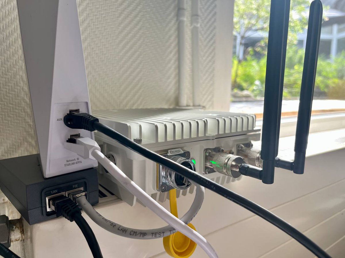smetsjp's tweet photo. Essai 4G/5G de l'Open Radio System (ORS) avec @SpaceX #Starlink en réseau d'amenée.
185/260 Mbps de débit Internet, 49 ms de latence, plug-and-play. Avec @Rapid_Space, il n'y a plus de zones blanches.
Made in 🇫🇷 #FullyOpen
https://t.co/aYjy4k3Vzj https://t.co/b7bNNnMJEZ