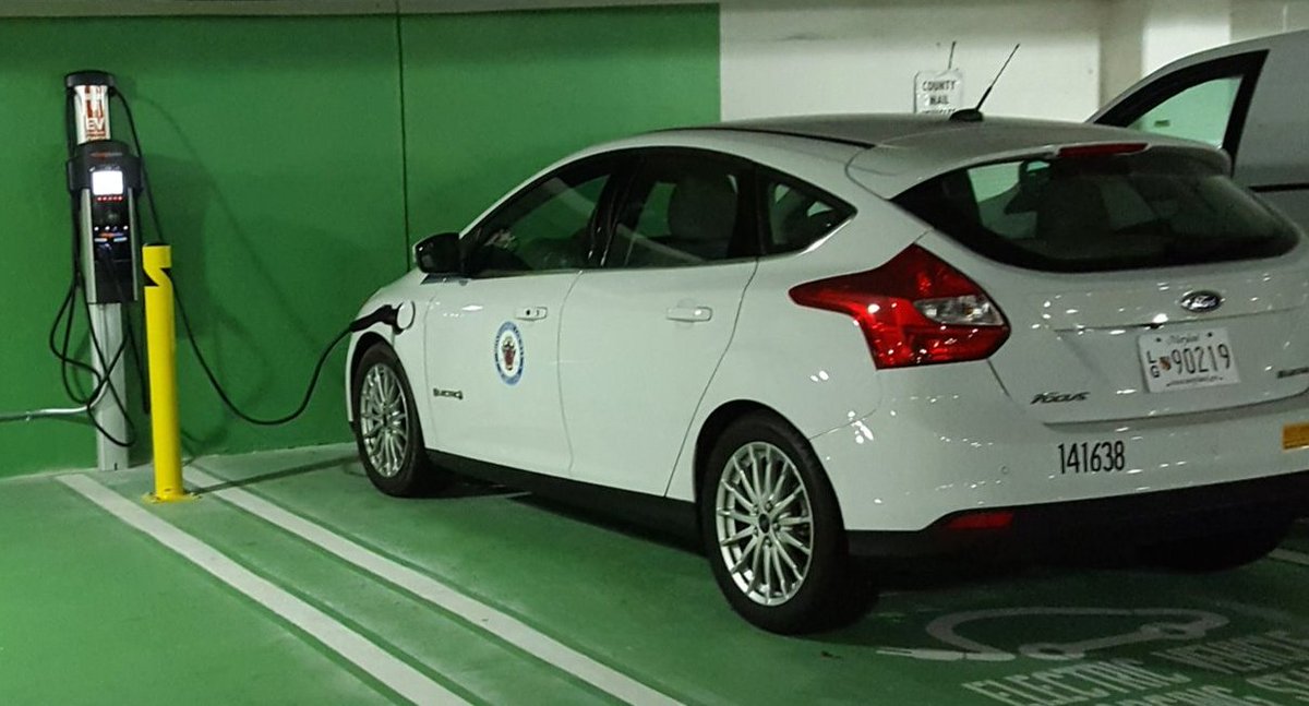 MontgomeryCoMD's tweet photo. Sign Montgomery County's EVPC online pledge and commit to make your next car electric! The Pilot Phase of the Electric Vehicle Purchasing Cooperative (EVPC) is just 10 percent shy of its goal.  ℹ️➡️ https://t.co/CDyinS3U8x @MyGreenMC @MCDOTNow https://t.co/0fBiG7xYk9
