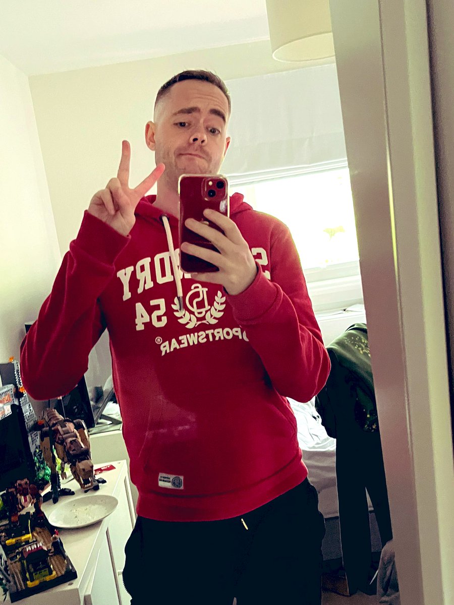 Danosaur16's tweet photo. Finally have a full length mirror. So I can now hate my body in full screen 🫠

#toomanyselfies #gay #gayuk https://t.co/44EXlZcxCg