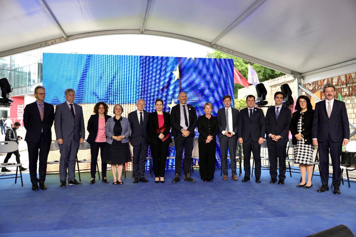 xhacka_olta's tweet photo. 1/2. #EuropeDay, pleasure to address the panel on #Russia's invasion of #Ukraine with 🇪🇺 &amp; 🇦🇱 having a fully united  response. Amb. accredited in #Albania &amp; the youth of 🇦🇱 joins the global diplomatic community in giving full support to 🇺🇦. https://t.co/IIGwiBrXeK