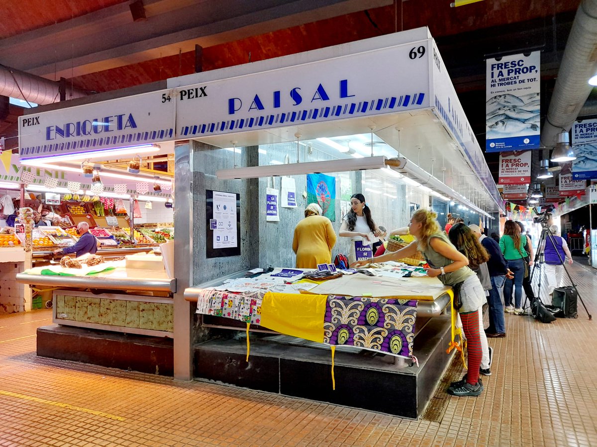 Districte7LH's tweet photo. #FOTOGALERIA de la #FESLH, II edició de la Fira de l'Economia Solidària de l'Hospitalet de Llobregat celebrada al passat dissabte al Mercat municipal de Torrent Gornal. Organitzada per @xeslh amb el suport de @LHAjuntament i @La_Collectiva
https://t.co/oc0yeAJom0 https://t.co/8MaVhlT72U