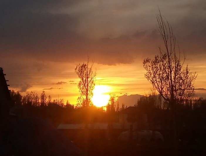 Belkide gökyüzü insanlardan uzak durduğu için bu kadar güzel.. 🌺🌙