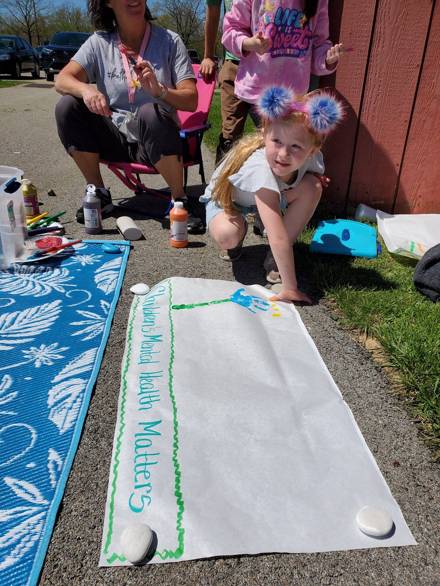 JenCavalancia's tweet photo. Our Kindness Kids Club members are making signs for Children's Mental Health Awareness! @DLSDGuidance https://t.co/qAxFzcVmcu